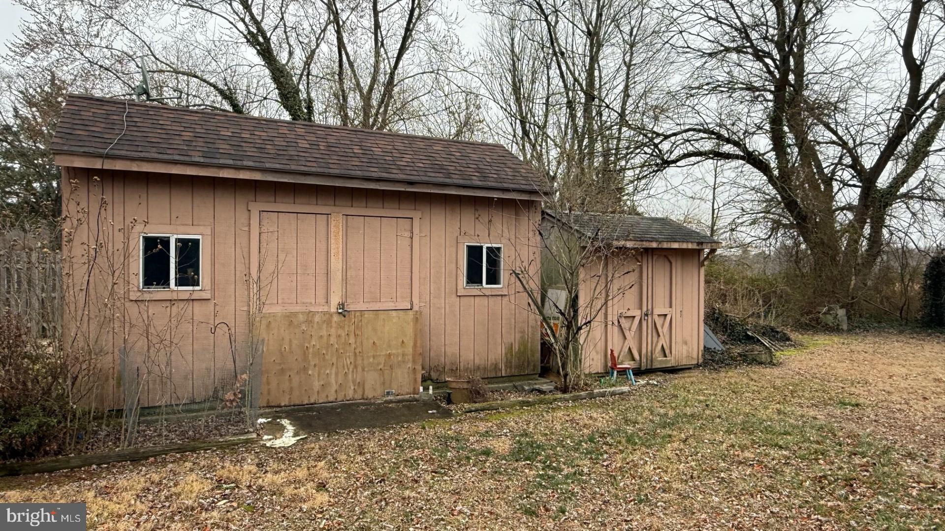 654 Buckshutem Road Bridgeton, NJ 08302 - Photo 13 of 14 a backyard of a house