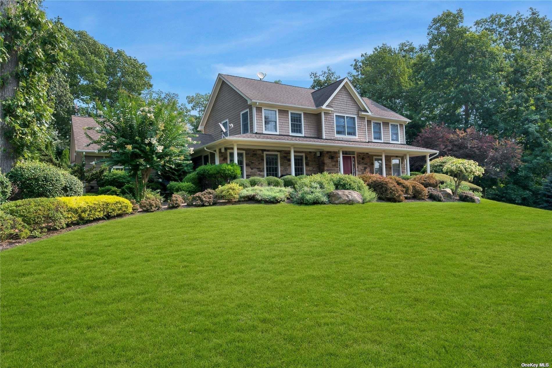 1460 Hillcrest Drive Orient, NY 11957 - Photo 7 of 37 a front view of house with yard and green space