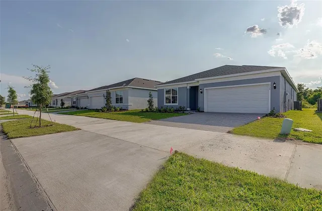 $2,350 | 2120 Live Oak Lake Road, St. Cloud, FL 34771