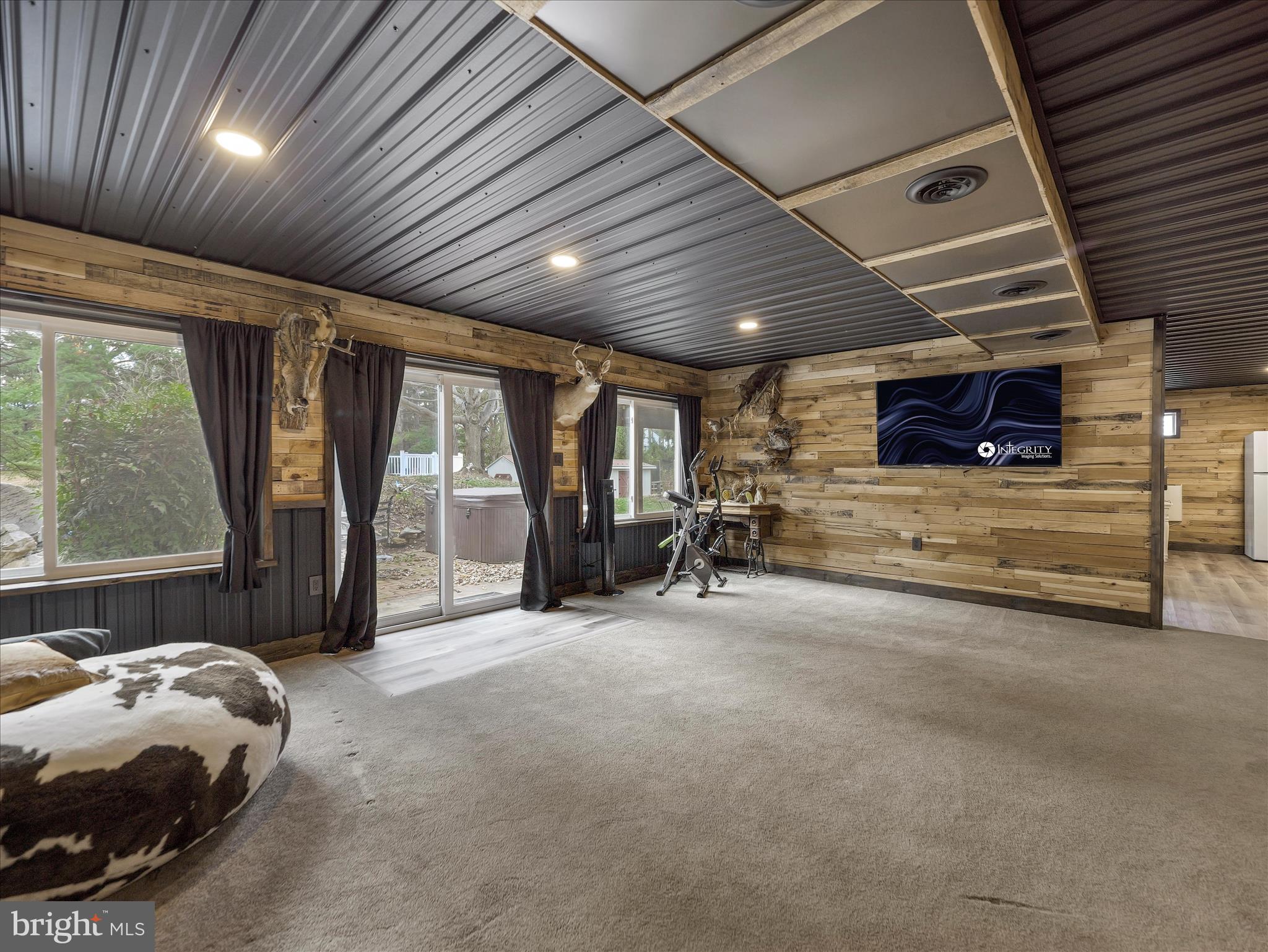 20315 Old Forge Road Hagerstown, MD 21742 - Photo 34 of 71 a view of a livingroom with furniture and a garage