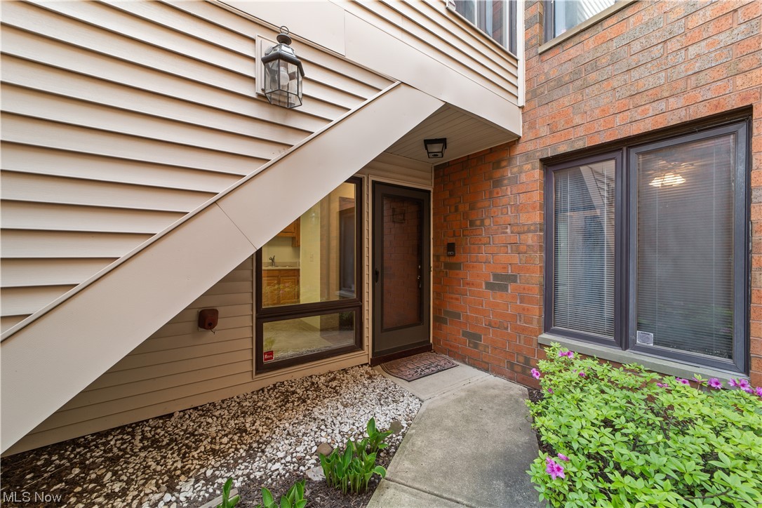 4675 Mayfield Road, Unit D South Euclid, OH 44121 - Photo 3 of 28 Front Door Access