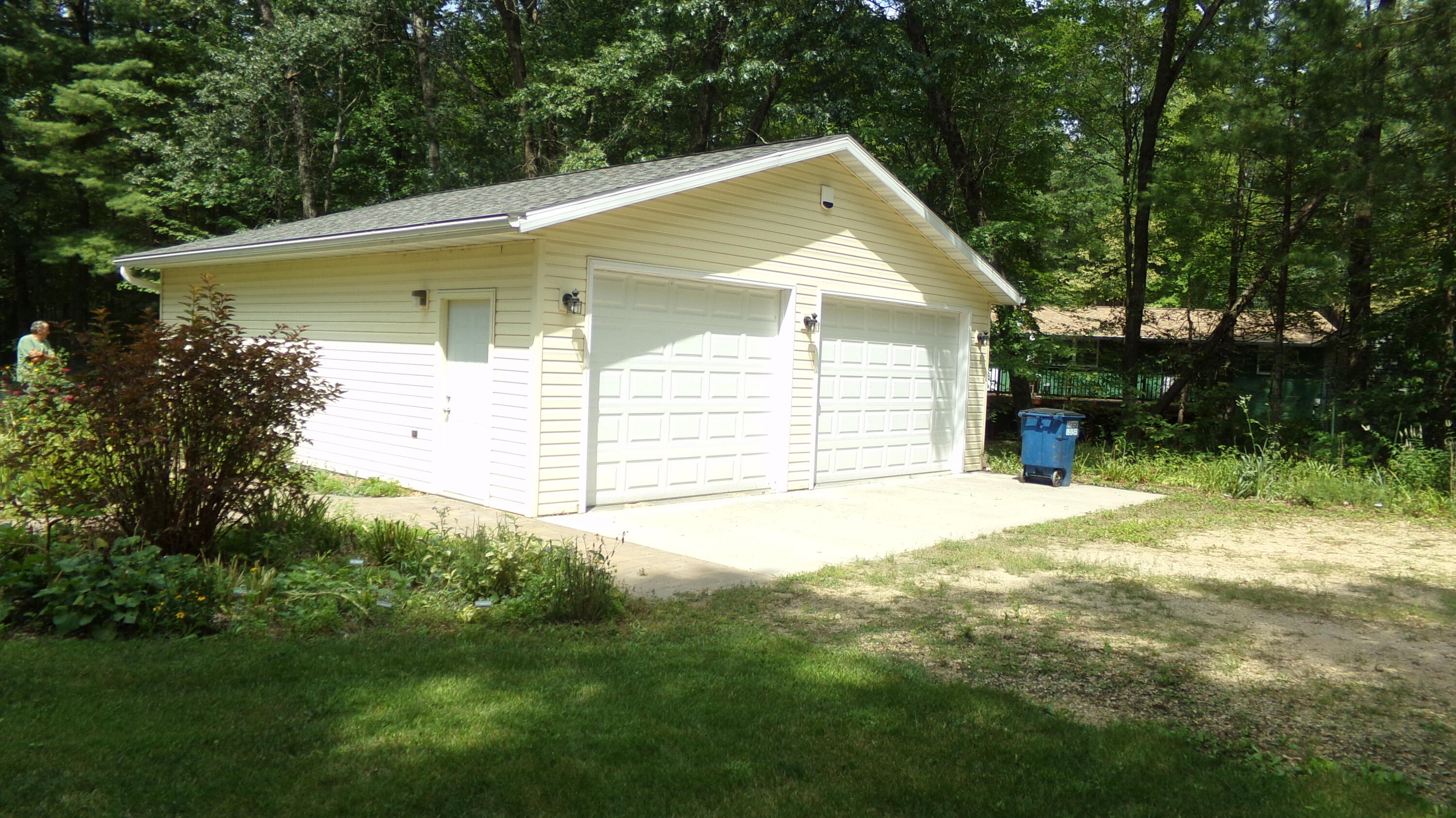 N1619 Fox Ridge Trail Menominee, WI 54135 - Photo 4 of 40 Garage