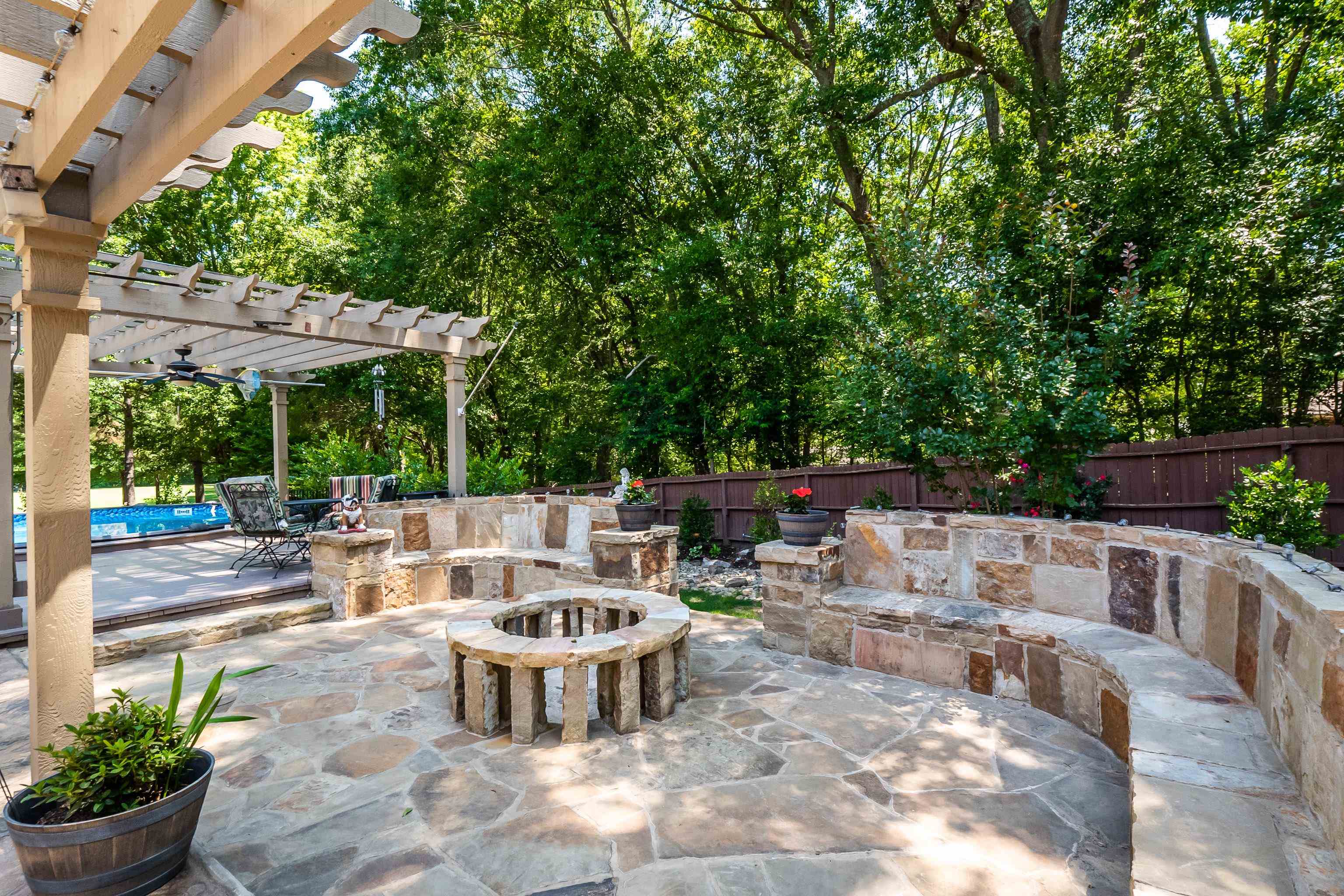 226 Wolf Ridge Cove Collierville, TN 38017 - Photo 20 of 25 a view of a patio with chairs and potted plants