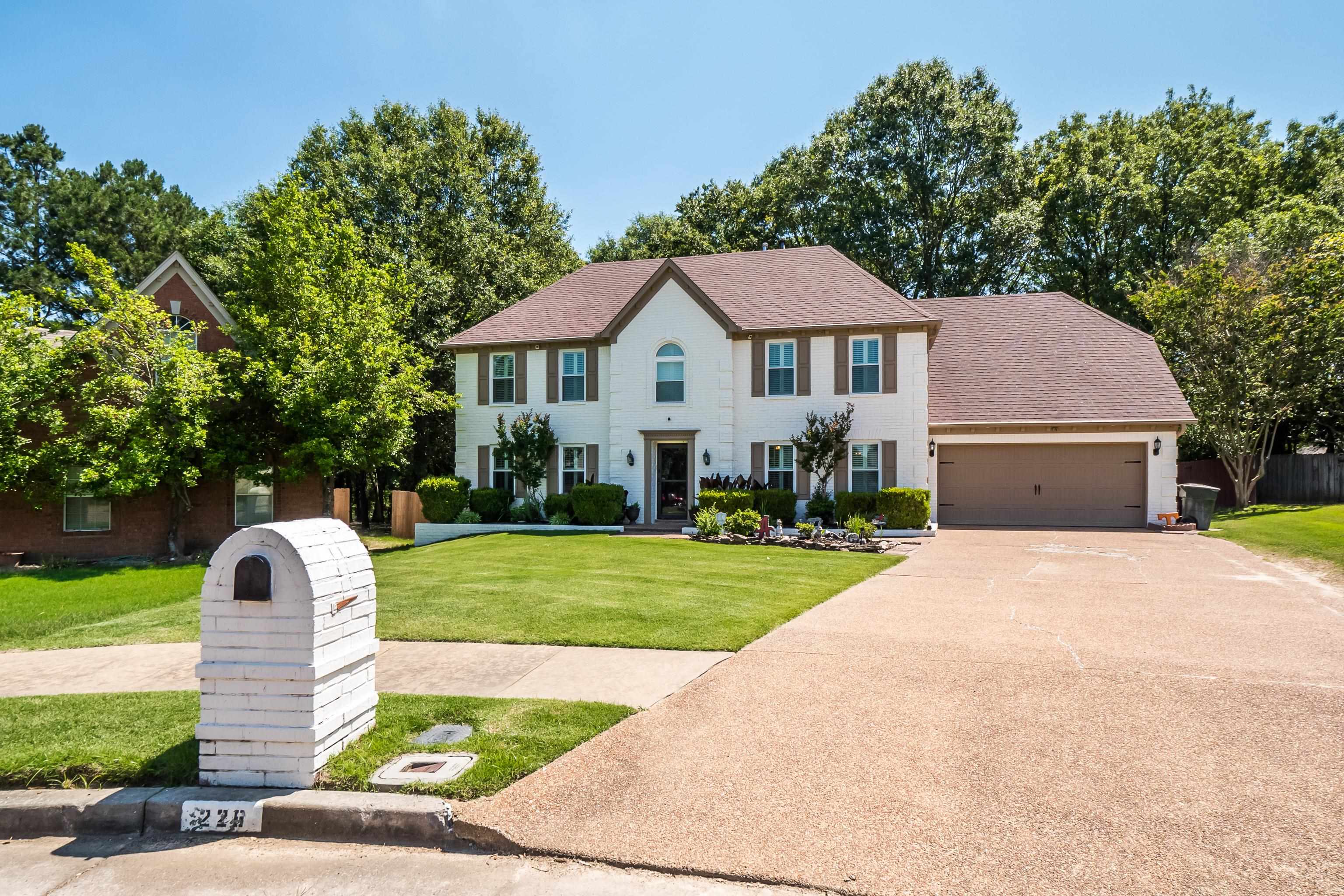 226 Wolf Ridge Cove Collierville, TN 38017 - Photo 2 of 25 a front view of house with yard and green space