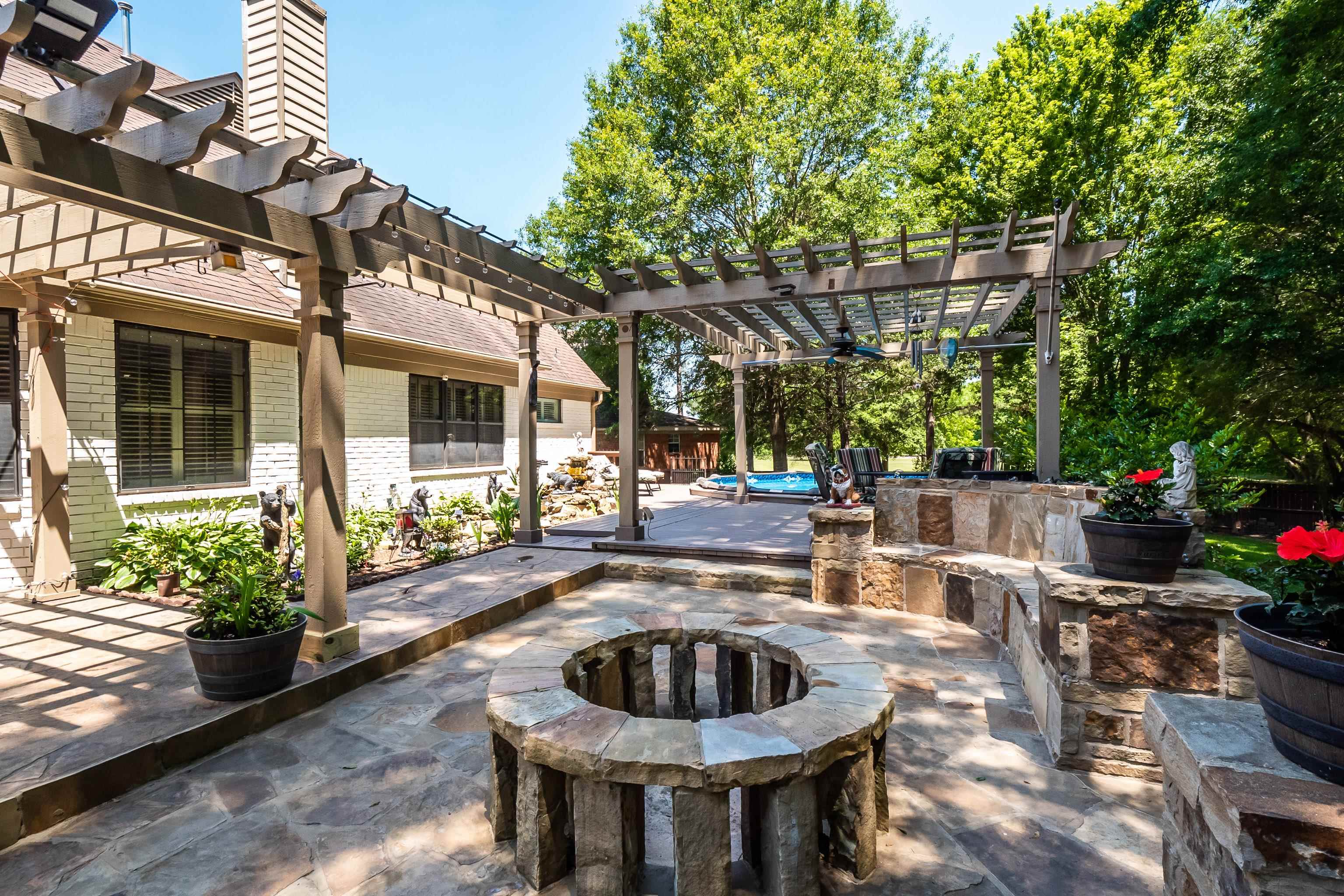 226 Wolf Ridge Cove Collierville, TN 38017 - Photo 21 of 25 a view of a patio with table and chairs potted plants and large tree