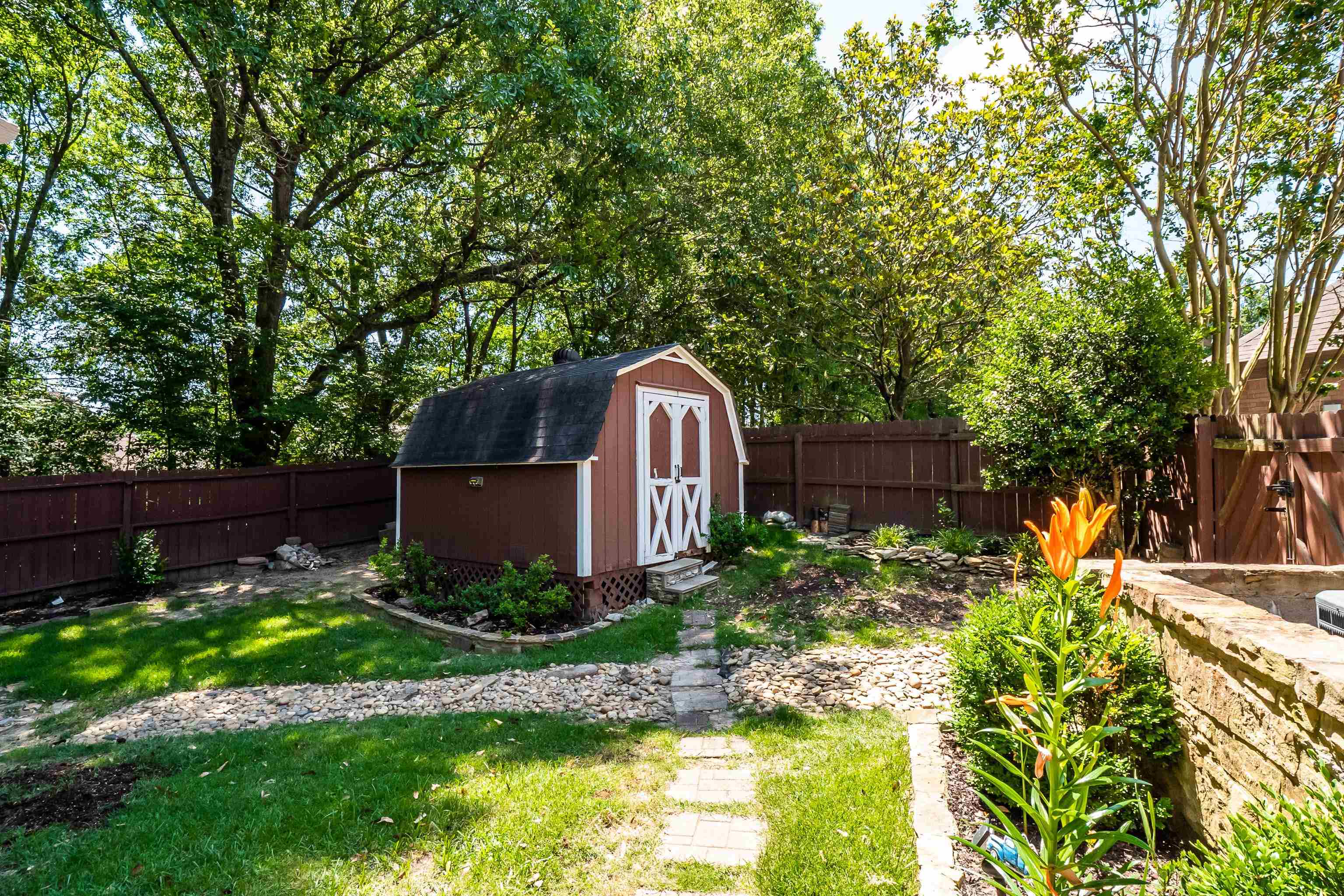 226 Wolf Ridge Cove Collierville, TN 38017 - Photo 25 of 25 a wooden fence with some plants in the back