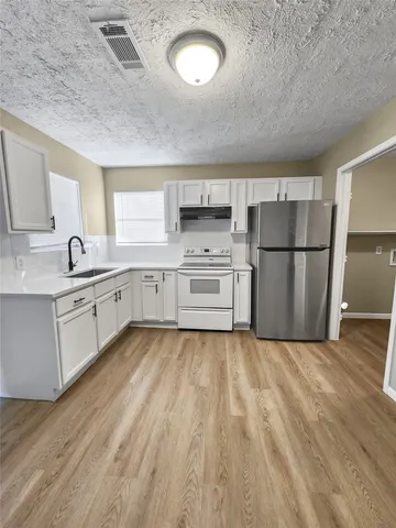 $1,400 | 137 County Road 3431, Cleveland, TX 77327