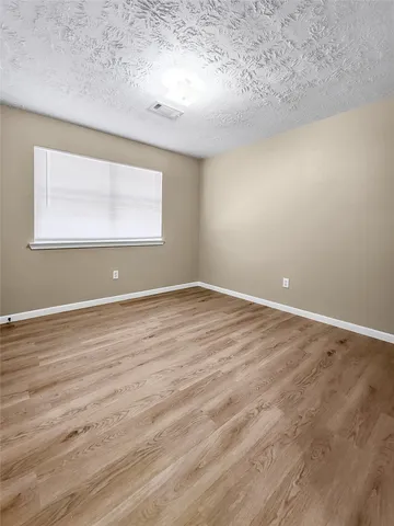 $1,400 | 137 County Road 3431, Cleveland, TX 77327