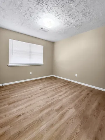 $1,400 | 137 County Road 3431, Cleveland, TX 77327