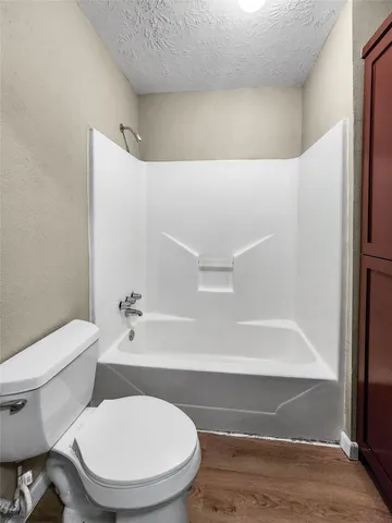 $1,400 | 137 County Road 3431, Cleveland, TX 77327