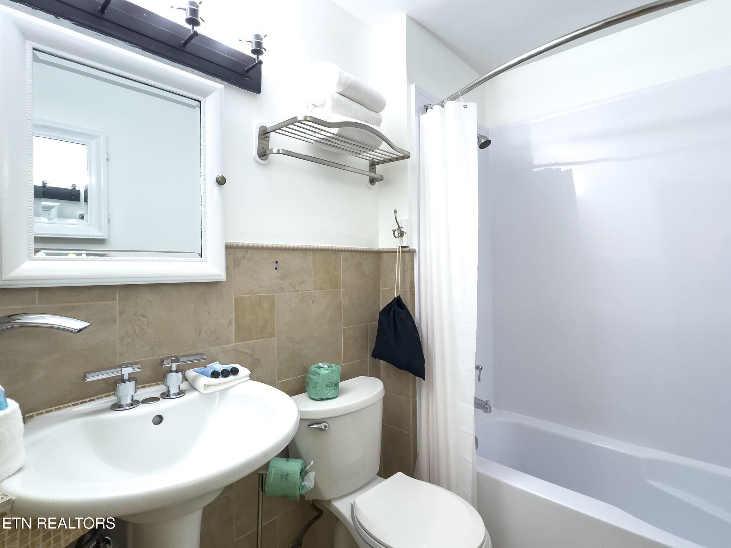 616 Turkey Nest Road, Unit 306 Gatlinburg, TN 37738 - Photo 25 of 35 bathroom 2