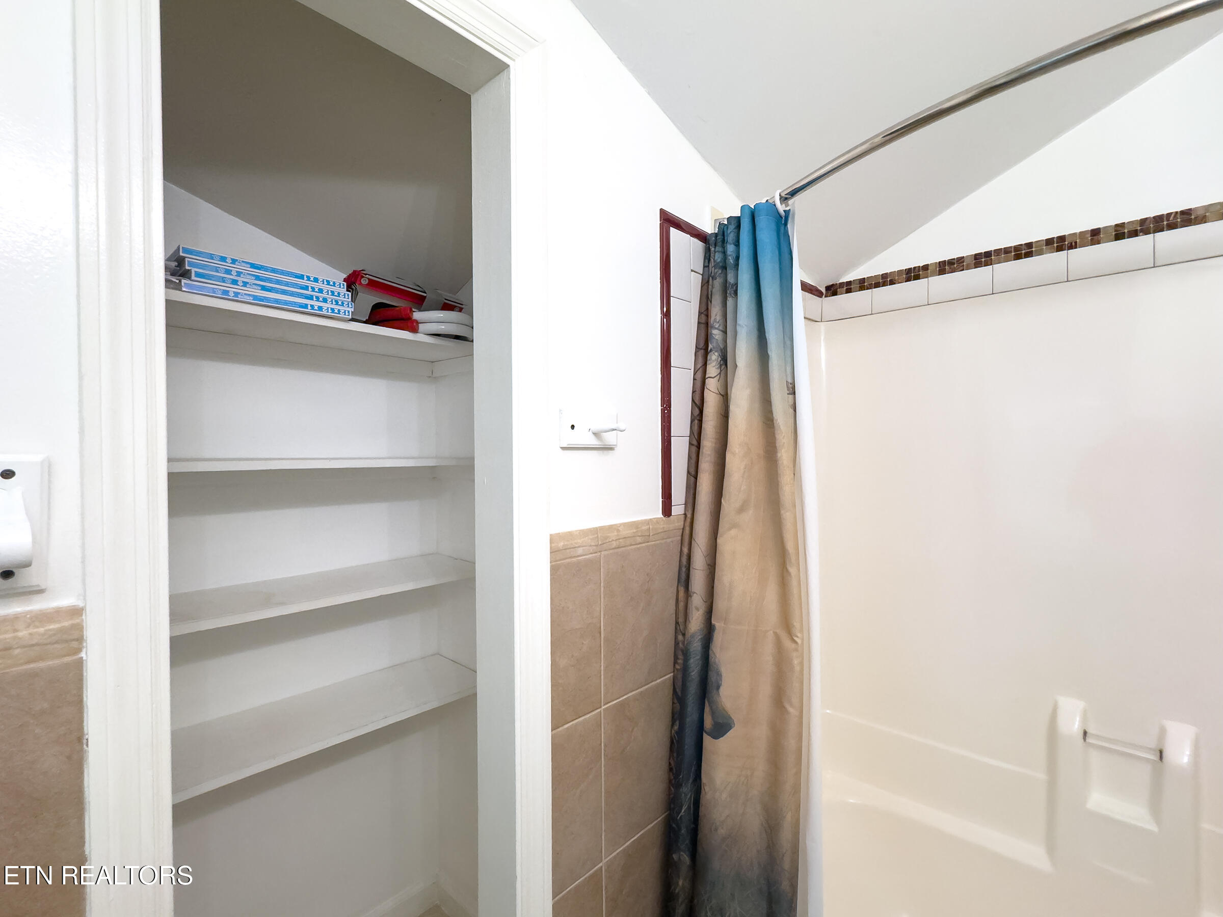 616 Turkey Nest Road, Unit 306 Gatlinburg, TN 37738 - Photo 29 of 35 bathroom 3-2