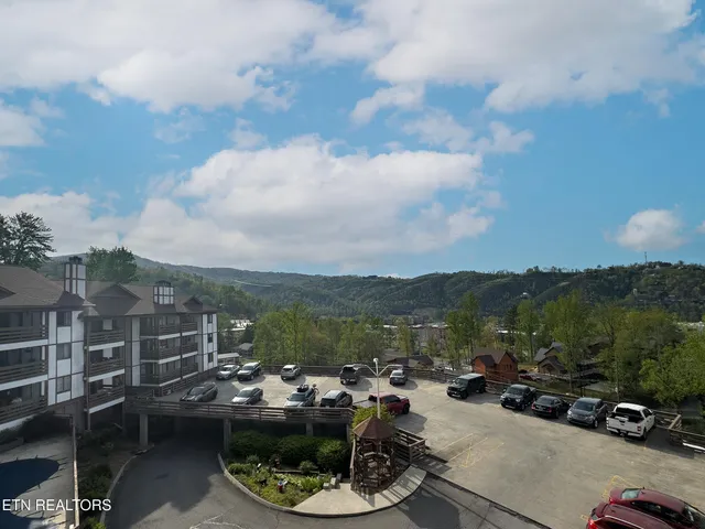 $449,900 | 616 Turkey Nest Road, Unit 306, Gatlinburg, TN 37738