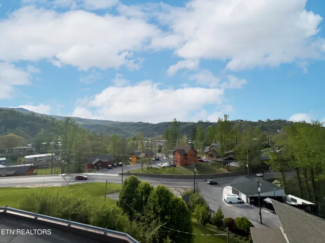 $449,900 | 616 Turkey Nest Road, Unit 306, Gatlinburg, TN 37738