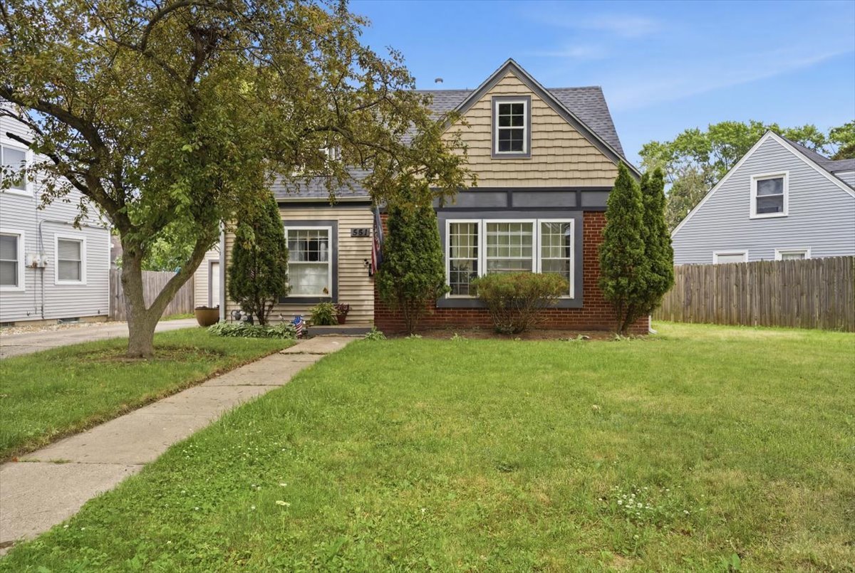 551 Sunset Drive Elgin, IL 60123 - Photo 1 of 27