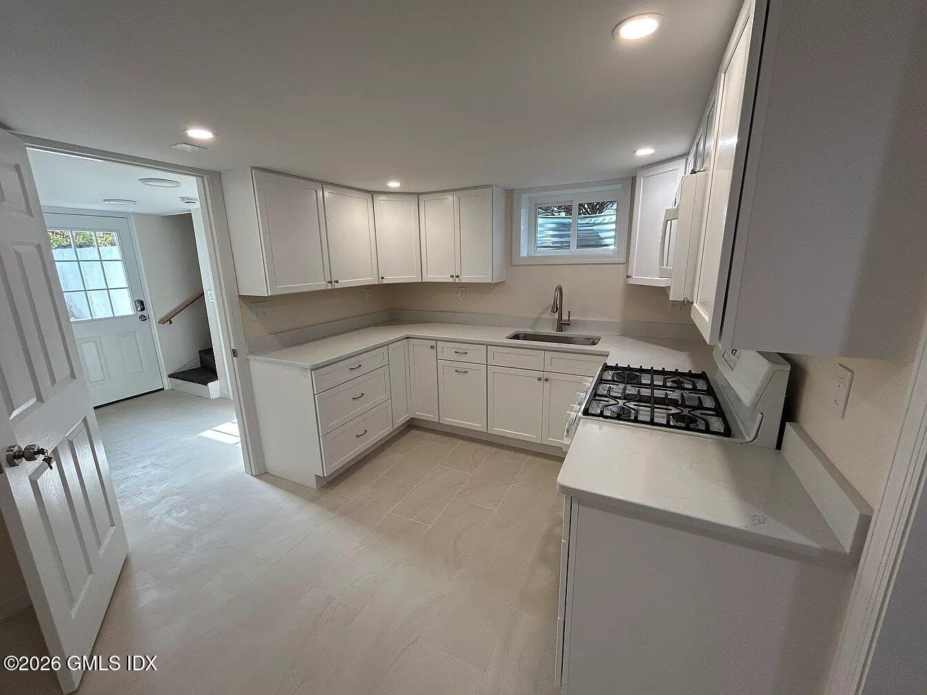 90 Havemeyer Lane, Unit 2 Greenwich, CT 06870 - Photo 2 of 19 kitchen