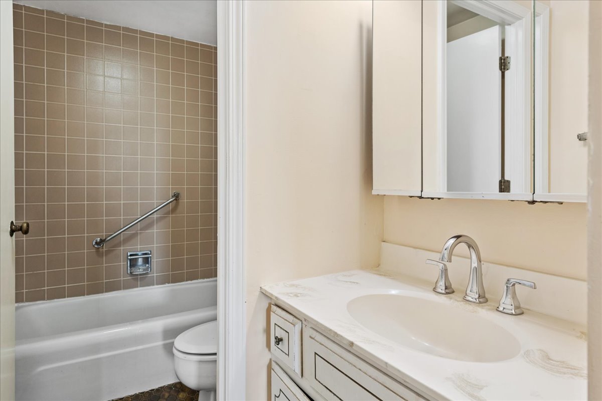 101 Bar Harbour Road, Unit 4L Schaumburg, IL 60193 - Photo 16 of 20