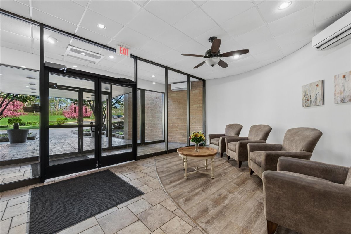 101 Bar Harbour Road, Unit 4L Schaumburg, IL 60193 - Photo 3 of 20