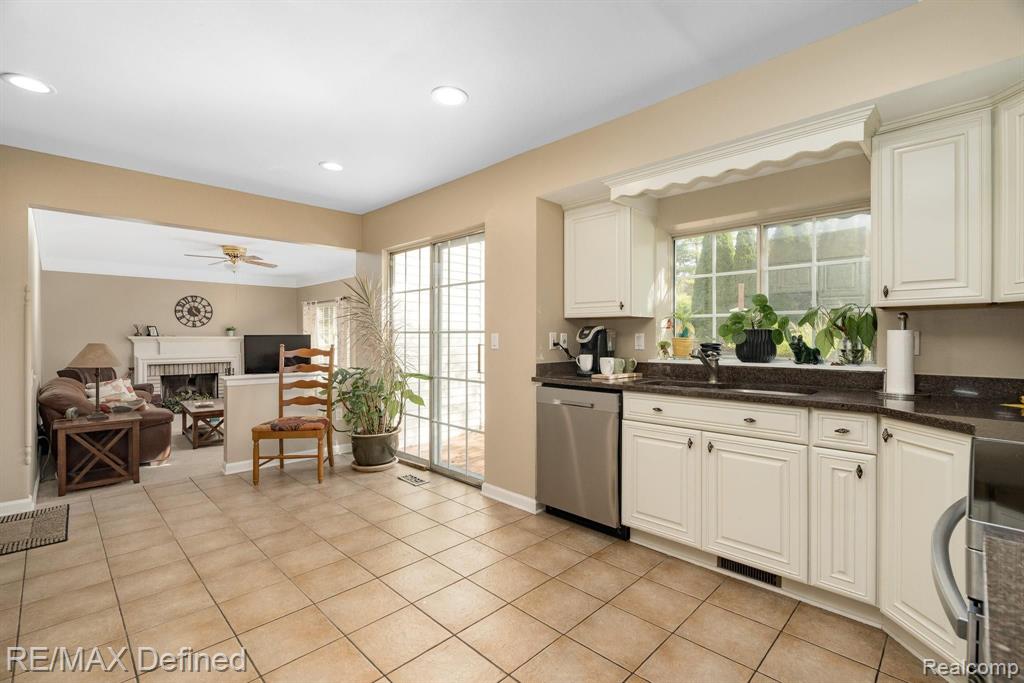 1644 Ridgecrest Rochester Hills, MI 48306 - Photo 14 of 43