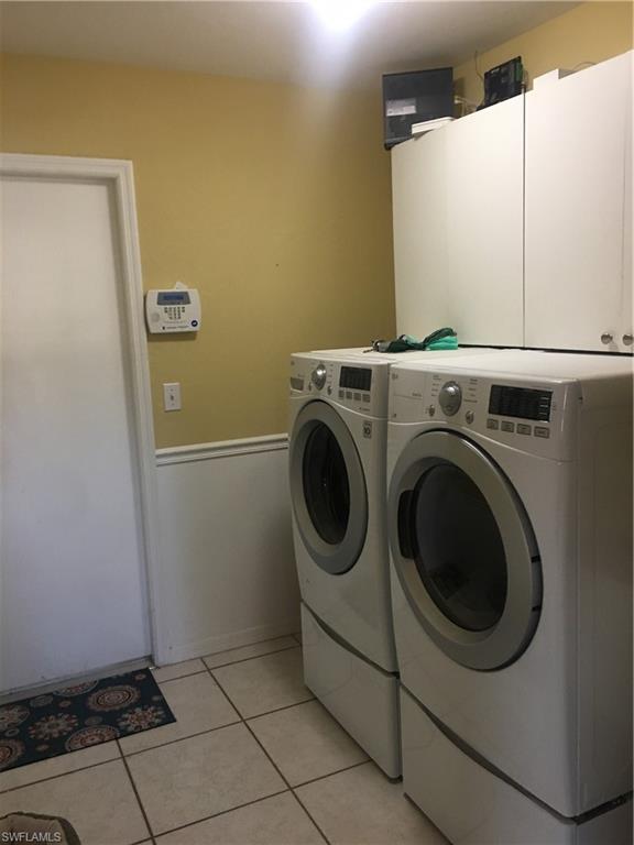 1747 Sandpiper Street, Unit B Naples, FL 34112 - Photo 18 of 29 a utility room with dryer and washer