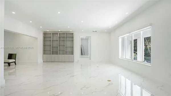 an empty room with windows and pillars in it