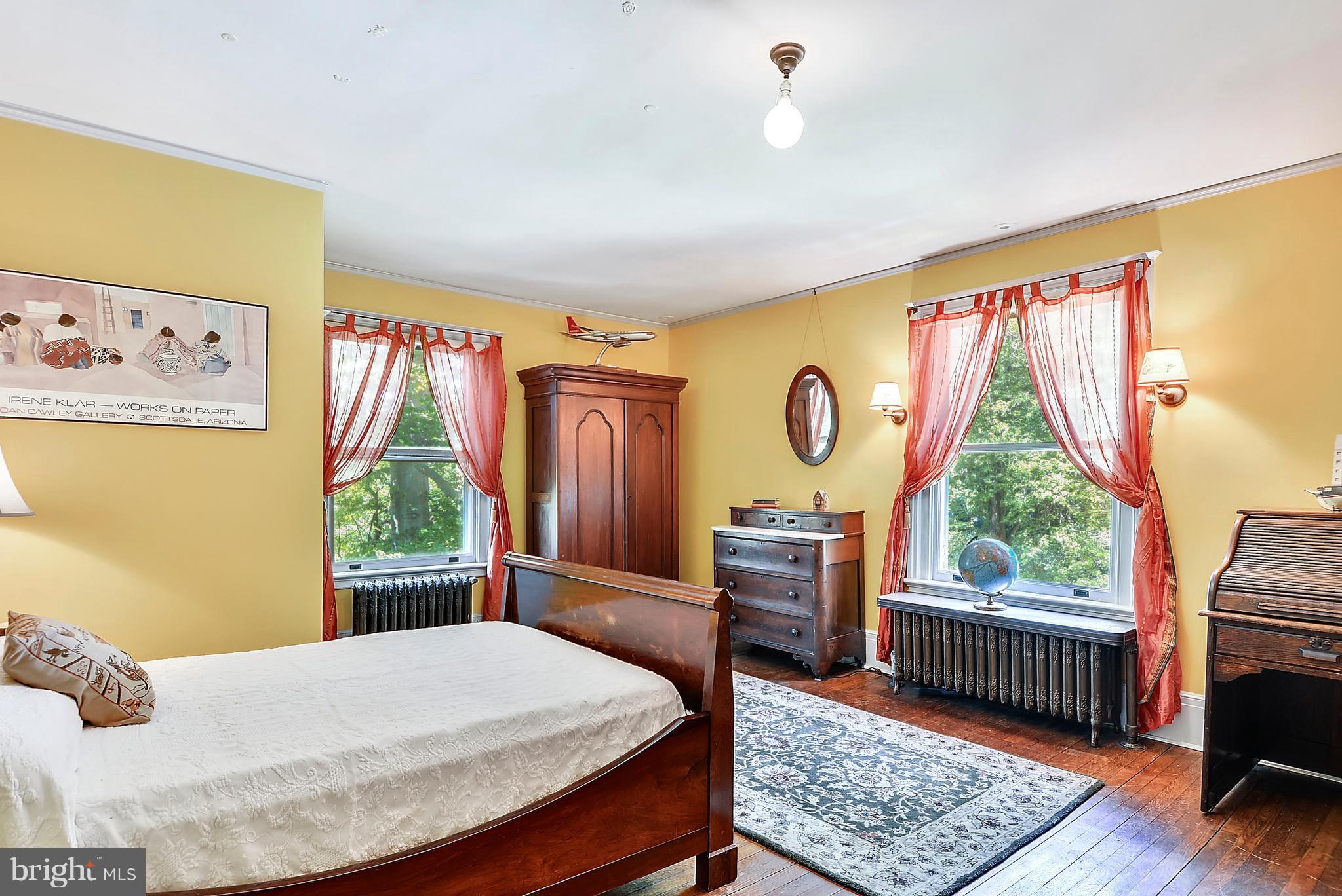 105 St Johns Road Baltimore, MD 21210 - Photo 20 of 30 2nd Floor Bedroom w/ Half Bath