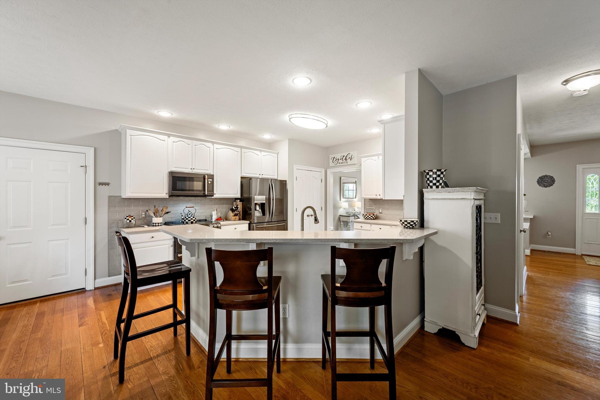 137 Stonebrook Road Winchester, VA 22602 - Photo 20 of 75 Breakfast Area at Kitchen Counter