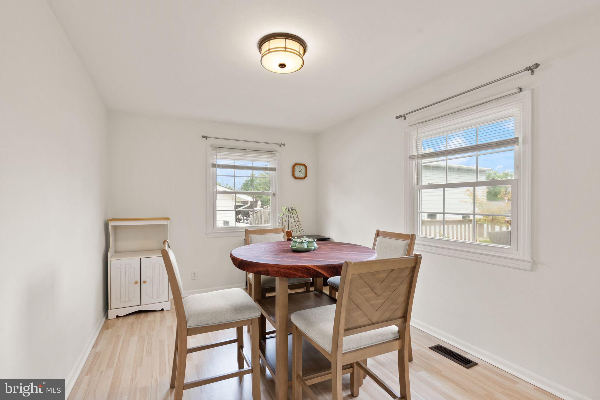 514 West Nettle Tree Road Sterling, VA 20164 - Photo 18 of 49 Spacious Dining area