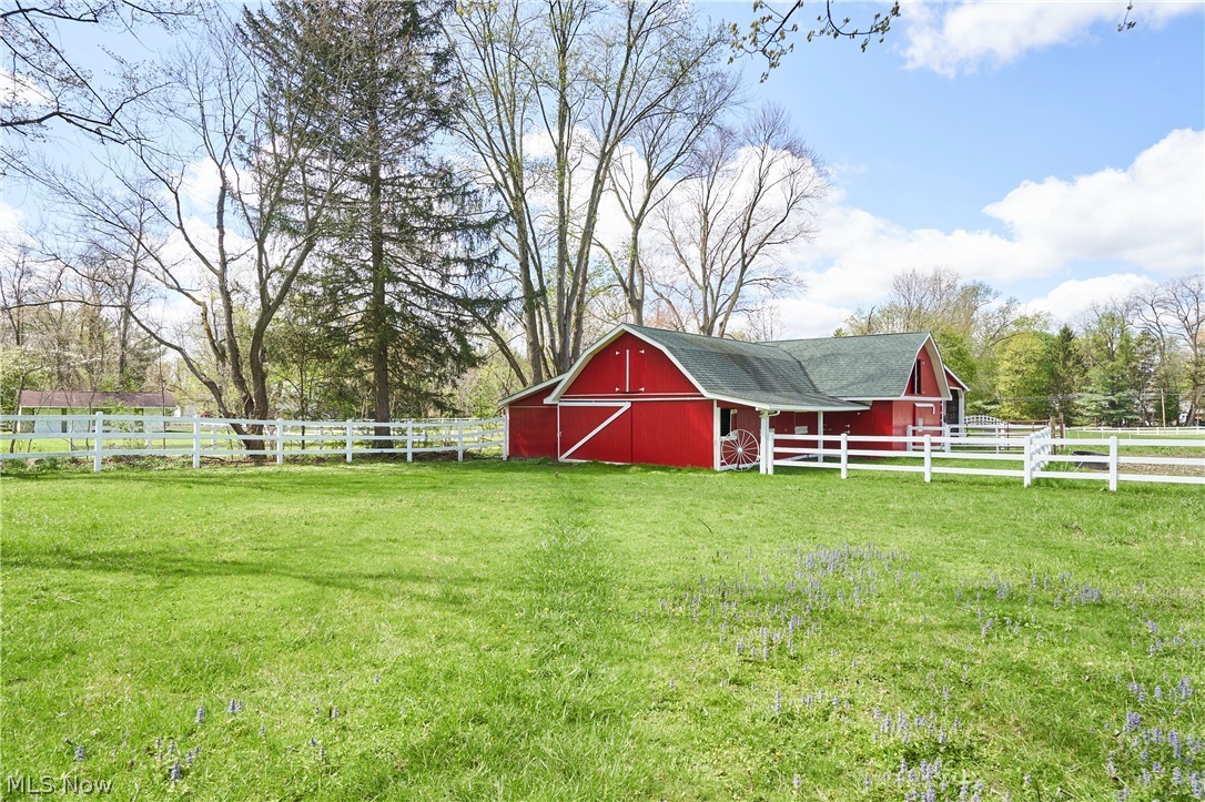 535 Crystal Lake Road Akron, OH 44333 - Photo 2 of 40