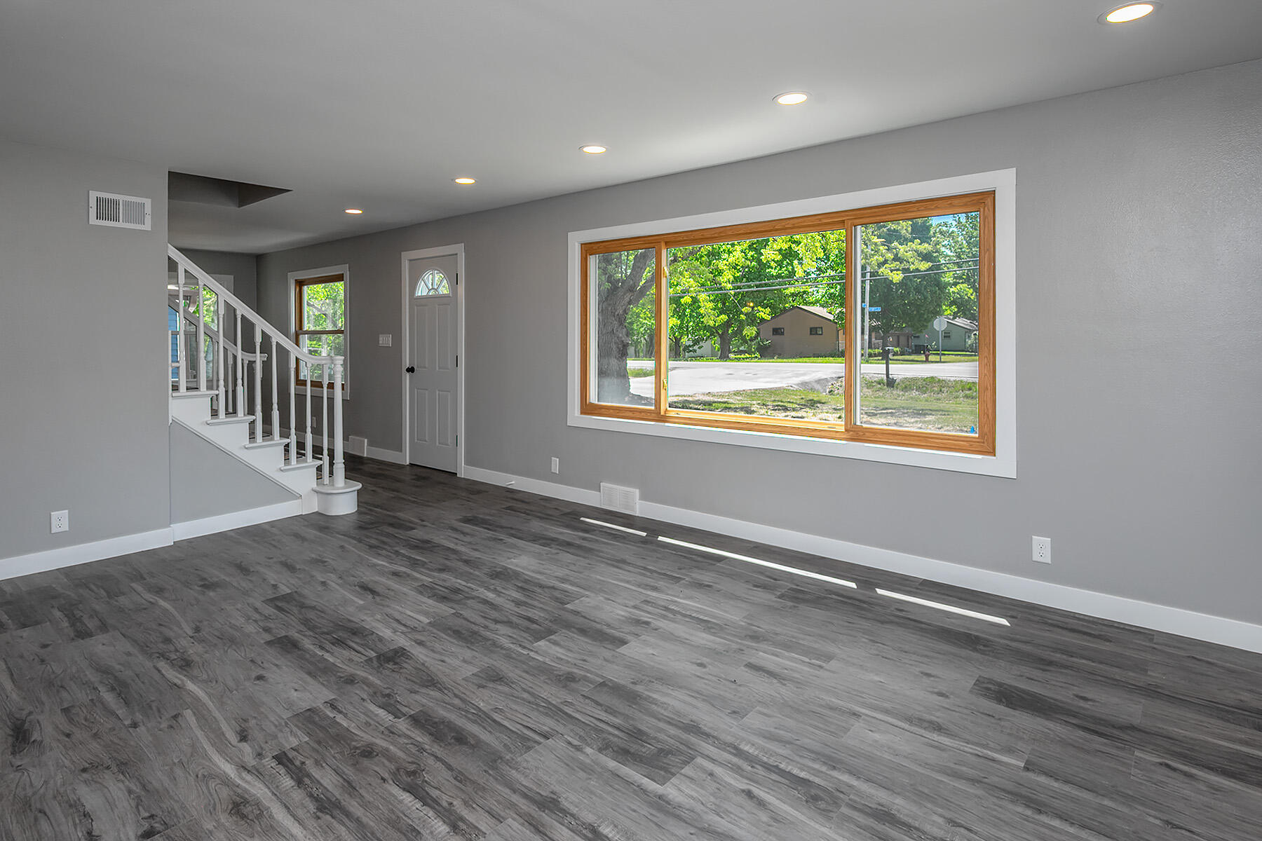 7920 West Puetz Road Franklin, WI 53132 - Photo 9 of 44 Living room