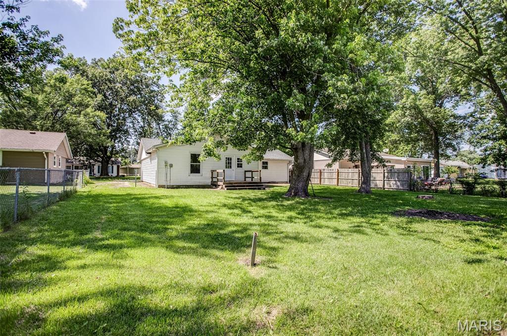 515 Mobile Street Brighton, IL 62012 - Photo 6 of 38