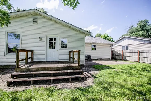 $130,000 | 515 Mobile Street, Brighton, IL 62012