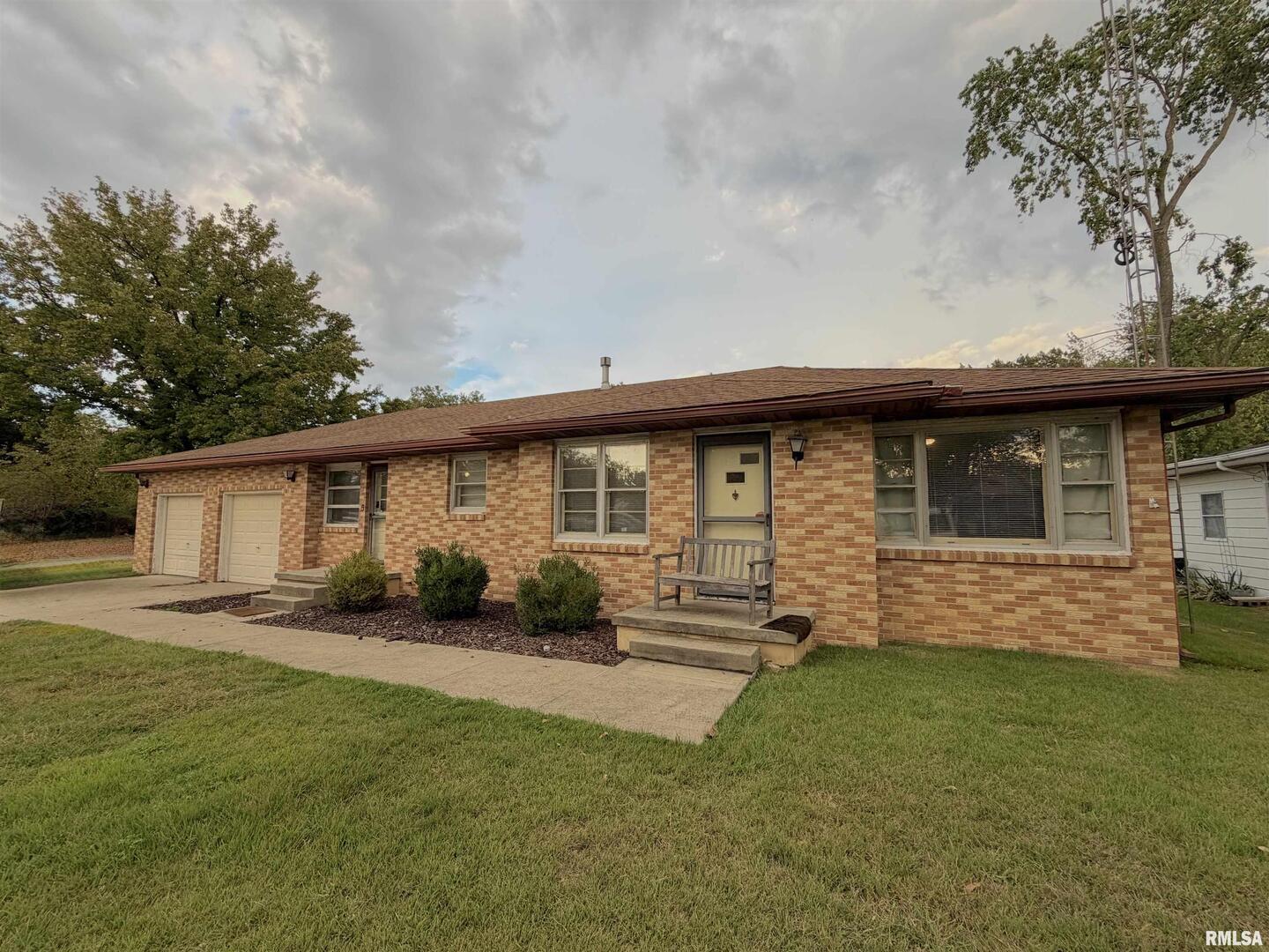 117 Marshall Place Carmi, IL 62821 - Photo 1 of 25 a front view of a house with garden