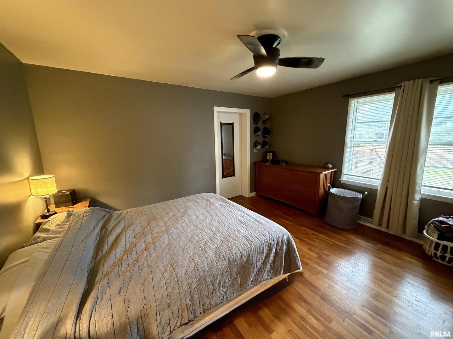 117 Marshall Place Carmi, IL 62821 - Photo 14 of 25 a bedroom with a bed and a large window