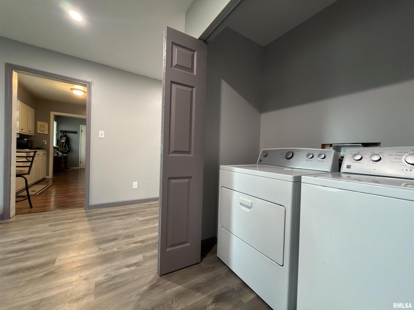 117 Marshall Place Carmi, IL 62821 - Photo 22 of 25 a utility room with dryer and washer