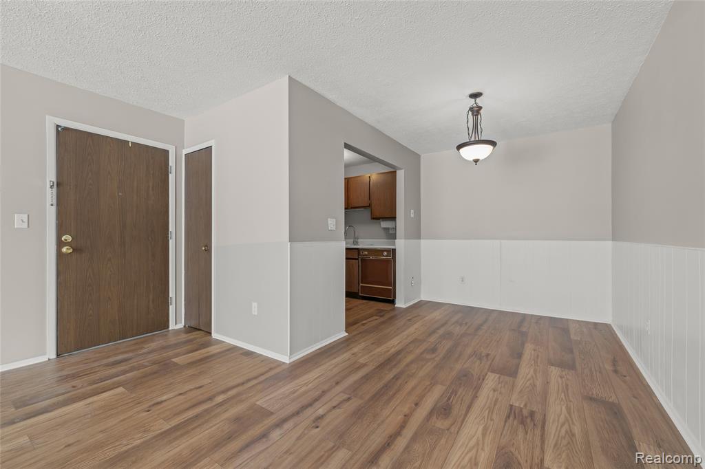 4909 Crooks Road, Unit D6 Royal Oak, MI 48073 - Photo 7 of 16
