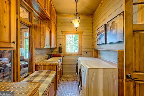 $8,795,000 | 50 Point Morgan Lane, Tiger, GA 30576