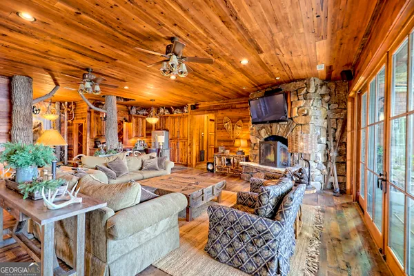 $8,795,000 | 50 Point Morgan Lane, Tiger, GA 30576
