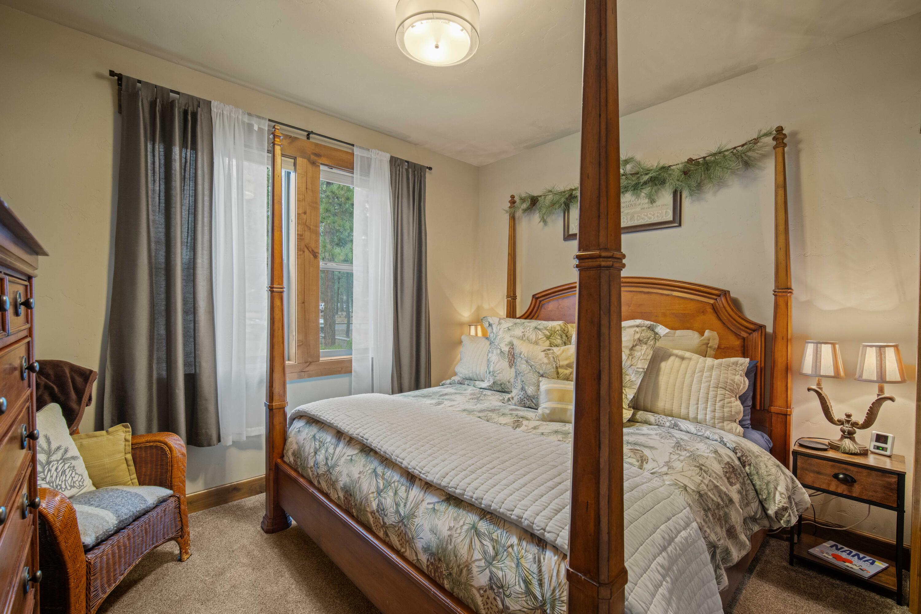 16927 Covina Road Bend, OR 97707 - Photo 23 of 54 Second guest bedroom in DRRH home with a warm, restful feel and an ideal setup for overnight guests, hobbies, or flexible use.