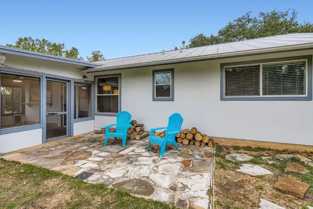 a view of a house with a backyard