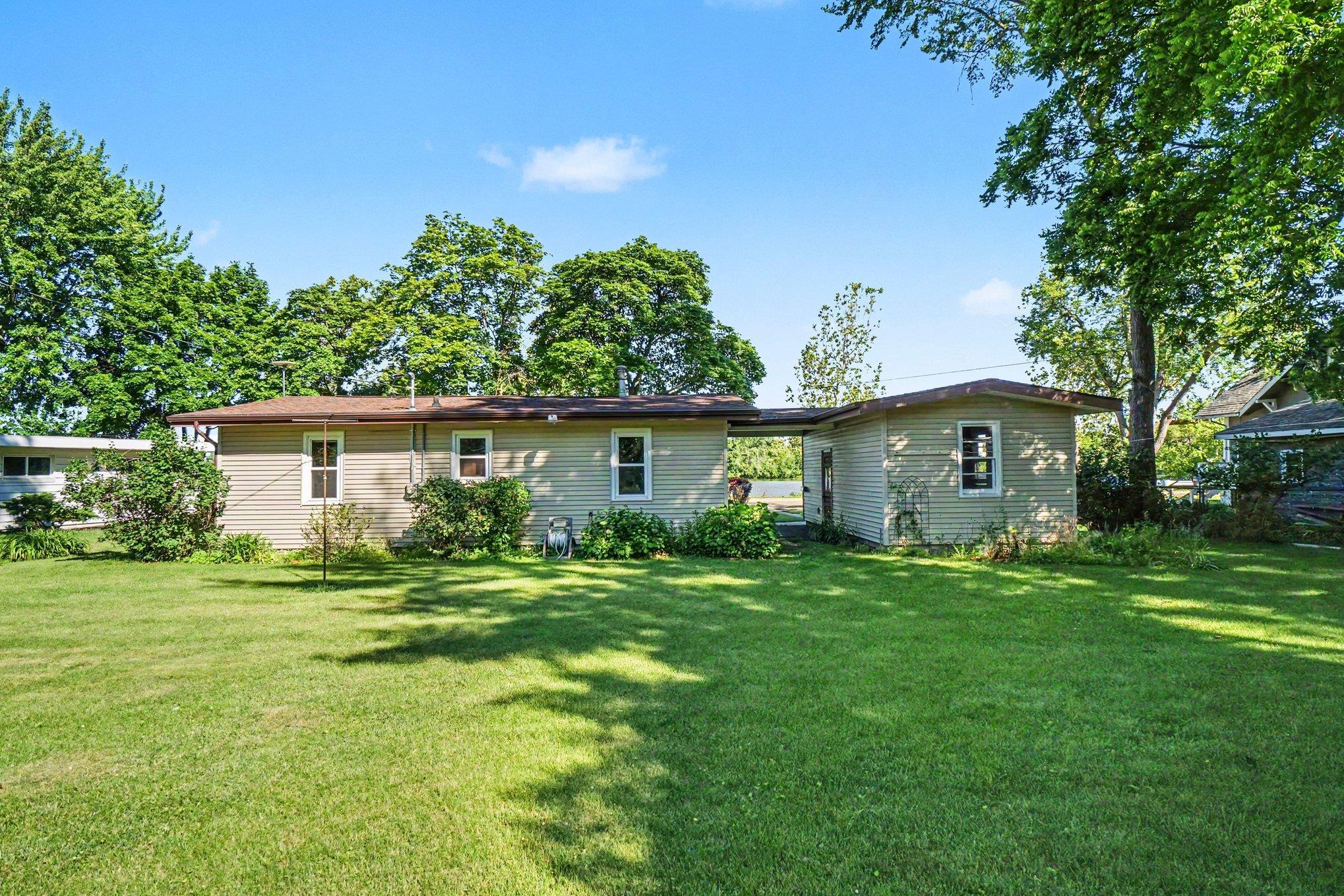 131 Riverside Drive Alma, MI 48801 - Photo 2 of 23