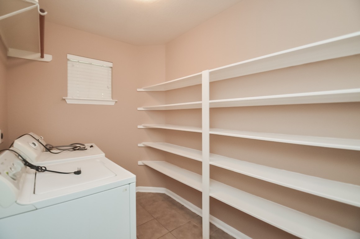 7134 Winston Ranch Parkway Richmond, TX 77406 - Photo 28 of 32 a utility room with dryer and washer
