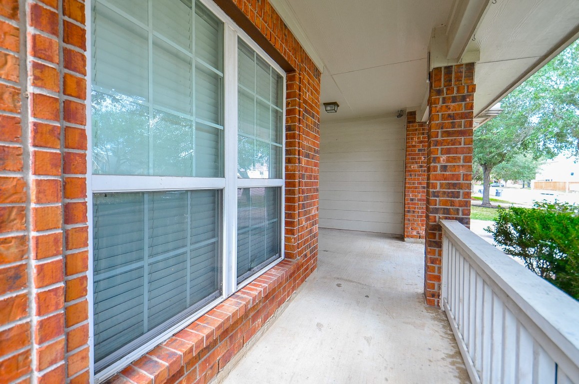 7134 Winston Ranch Parkway Richmond, TX 77406 - Photo 4 of 32 a view of a door with a door