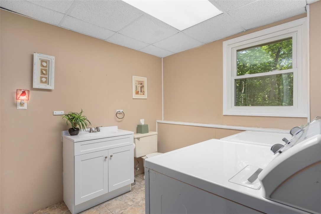 123 Hines Farm Road Cranston, RI 02921 - Photo 33 of 38