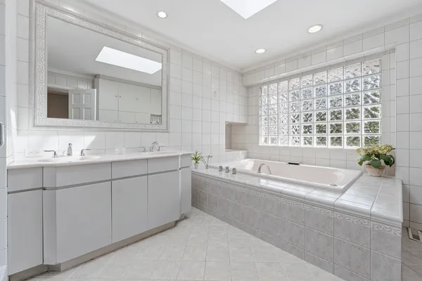$1,299,900 | 14 Timber Lane, Northbrook, IL 60062