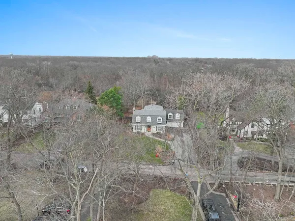 $1,299,900 | 14 Timber Lane, Northbrook, IL 60062