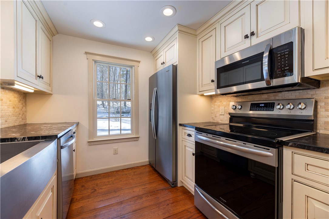 95 Winchester Drive Glocester, RI 02857 - Photo 9 of 43