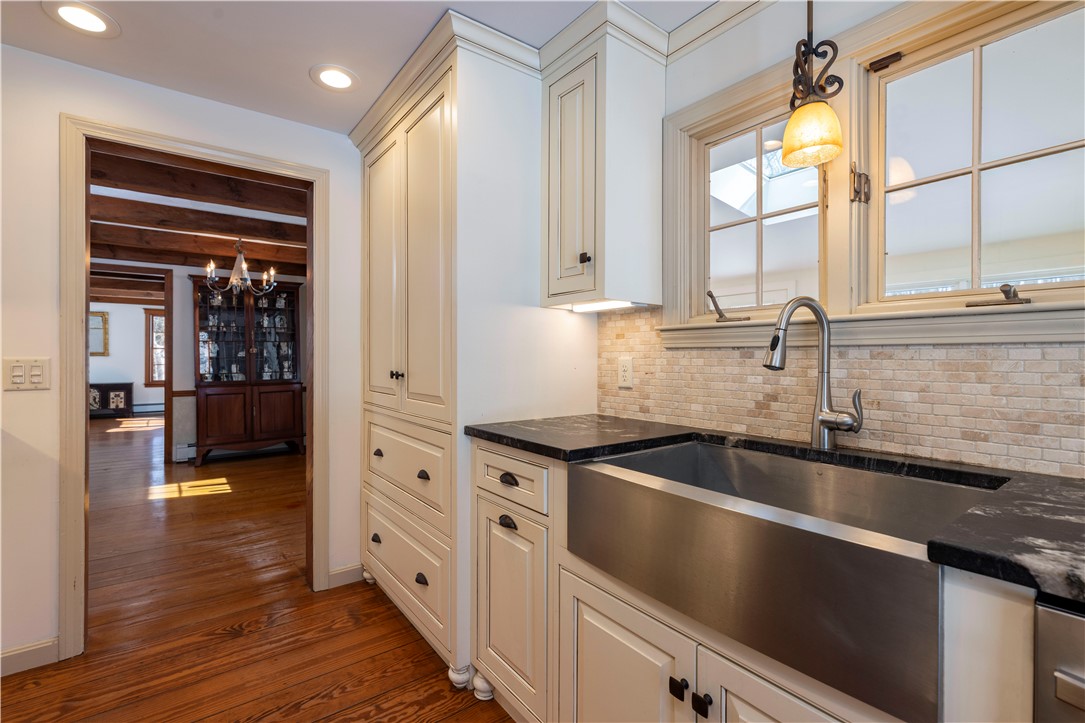 95 Winchester Drive Glocester, RI 02857 - Photo 10 of 43