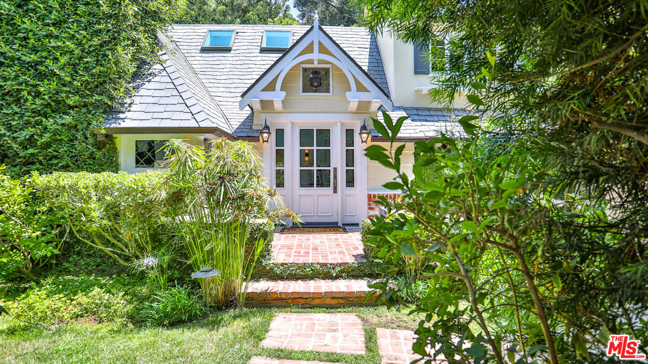 1136 Tower Road Beverly Hills, CA 90210 - Photo 3 of 38 Gallery Image 3