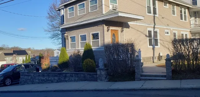 $2,600 | 27-29 Vermont Street, Unit 2, Methuen, MA 01844